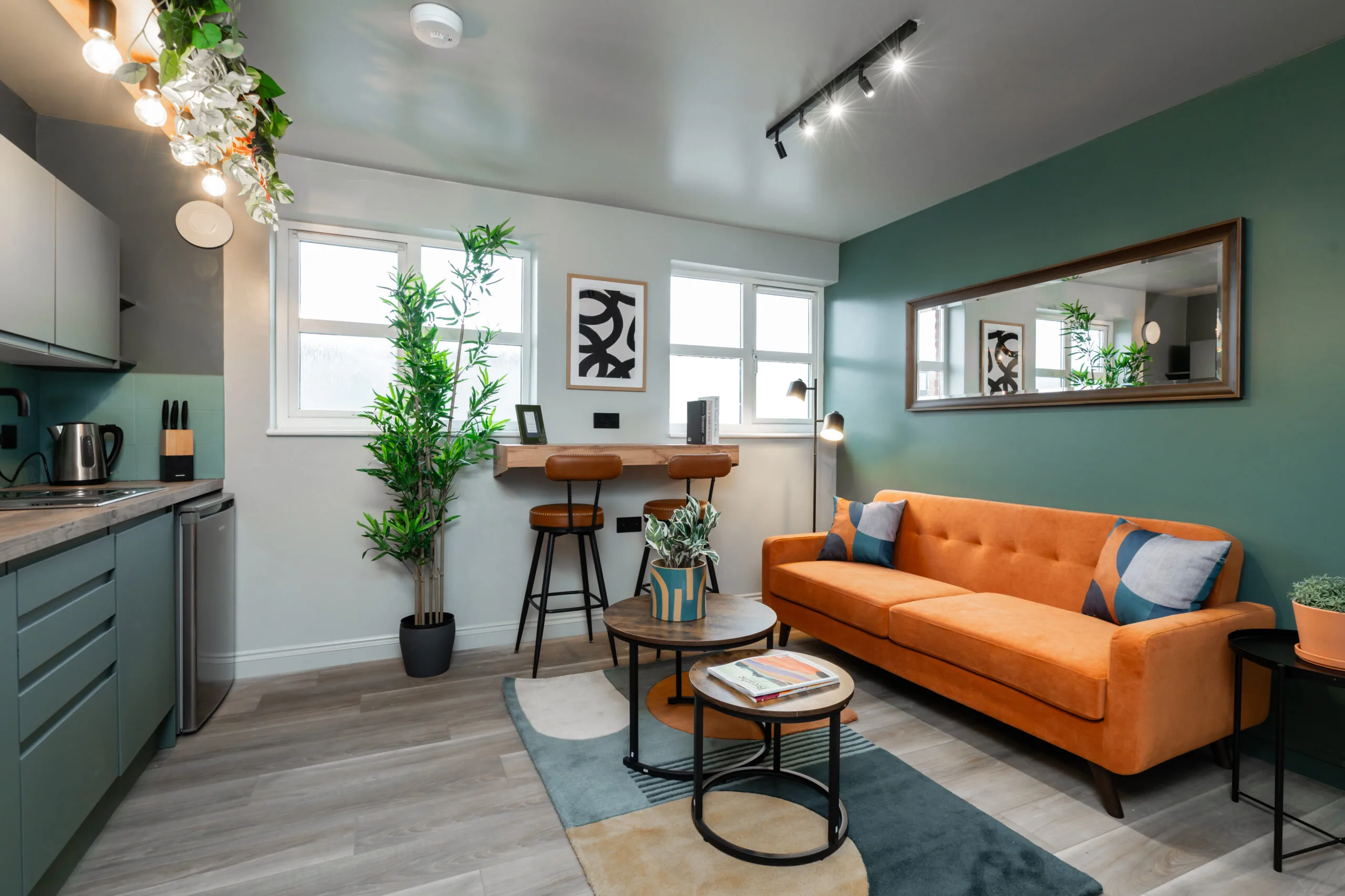 Modern fully furnished open-plan apartment in Bicester, ideal for relocating international professionals
